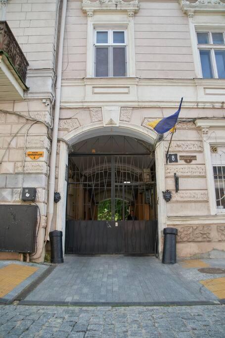 White Door Apartments Heart Of Odessa 1 Bagian luar foto